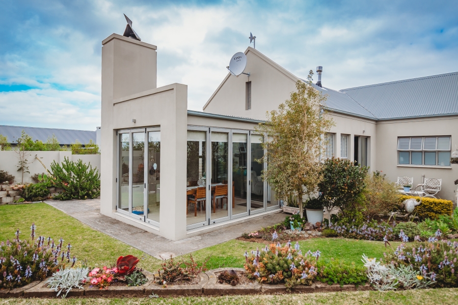 4 Bedroom Property for Sale in Mont Fleur Mountain Estate Western Cape